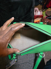 Load image into Gallery viewer, Preloved Coachtopia Barrel bag
