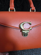 Load image into Gallery viewer, Preloved Sammy Tophandle
