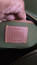 Load image into Gallery viewer, Preloved Olive Empire 34
