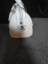 Load image into Gallery viewer, Preloved Trompe Medium Rowan
