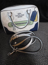 Load image into Gallery viewer, Preloved Trompe Medium Rowan
