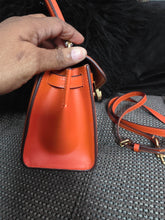 Load image into Gallery viewer, Preloved Sammy Tophandle
