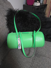 Load image into Gallery viewer, Preloved Coachtopia Barrel bag
