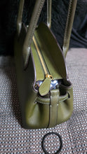 Load image into Gallery viewer, Preloved Olive Empire 34

