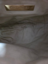 Load image into Gallery viewer, Preloved Marc Jacob Shoulder bag
