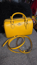 Load image into Gallery viewer, Medium Coach Preloved Mustard( not official color name)
