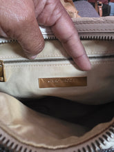 Load image into Gallery viewer, Preloved Marc Jacob Shoulder bag
